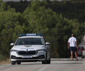 16.08.2022., Vrpolje - Veliki pozar u Vrpolju kod Sibenika uz kopnene snage gase i cetri kanadera.

 Photo: Dusko Jaramaz/PIXSELL