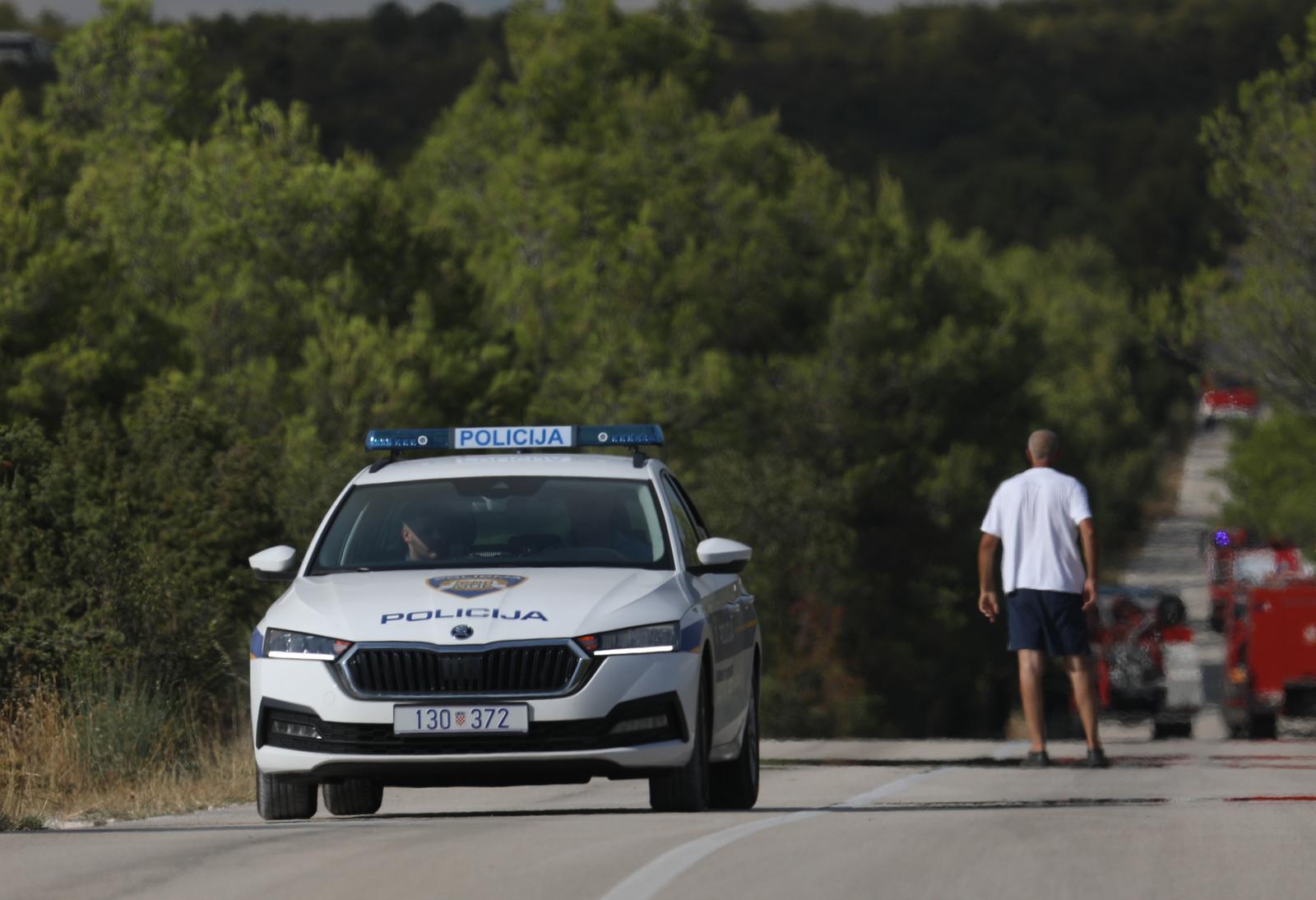 16.08.2022., Vrpolje - Veliki pozar u Vrpolju kod Sibenika uz kopnene snage gase i cetri kanadera.

 Photo: Dusko Jaramaz/PIXSELL