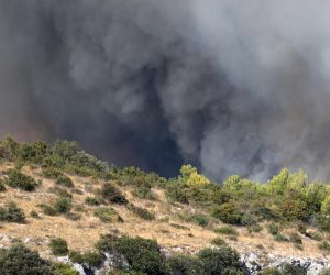 16.08.2022., Vrpolje - Veliki pozar u Vrpolju kod Sibenika uz kopnene snage gase i cetri kanadera.

 Photo: Dusko Jaramaz/PIXSELL