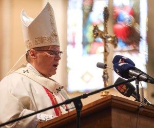 17.04.2022., Osijek - Sredisnje uskrsno euharistijsko slavlje u konkatedrali sv. Petra i Pavla u Osijeku predvodio je nadbiskup Djuro Hranic.  Photo: Dubravka Petric/PIXSELL