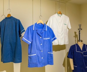 17.11.2021.., Pula - 
U galeriji Sveta Srca izlozba "Znanjem do zdravlja: 65 godina Medicinske skole Pula" (1956.-2021.).
Izlozba Medicinske Skole Pula je rezultat dugotrajne tradicije skolovanja zdravstvenog kadra na srednjoskolskoj razini koja je prozeta brojnim epizodama i razvojnim etapama. Sve je započelo davne 1956. kao Visa skola za Medicinske sestre. U galeriji su izlozene fotografije, artefakti, (zivuce osobe koje su radile u skoli krajem 1950-ih i pocetkom 1960-ih) te pedagoska dokumentacija koja je ostala u arhivi skole te privatnim kolekcijama bivših ucenica i ucenika. Photo: Srecko Niketic/PIXSELL