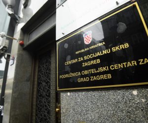 18.04.2021., Zagreb - Ispred zgrade u Praobrazenskoj ulici gdje se nalazi Centar za socijalnu skrb i na rasvjetnim stupovima postavljene su poruke s naslovom "Moramo vam nesto reci". U porukama su navedeni primjeri lose prakse Centra za socijalnu skrb koji su se događali u proteklih 10 godina. Lukunic/PIXSELL