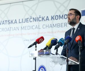 18.07.2022., Zagreb, Hrvatski lijecnicki sindikat i Hrvatska lijecnička komora - pressica o sustava koeficijenata za place, radnopravnog statusa lijecnika i posljedica za buducnost hrvatskog javnog zdravstvenog sustava. Govorili su mr.sc. Renata Culinovic-Caic, predsjednica HLS-a i doc.dr.sc. Kresimir Luetic, predsjednik HLK-a, Vesna Potocki Rukavina i primarijus Boris Ujevic Photo: Emica Elvedji/PIXSELL