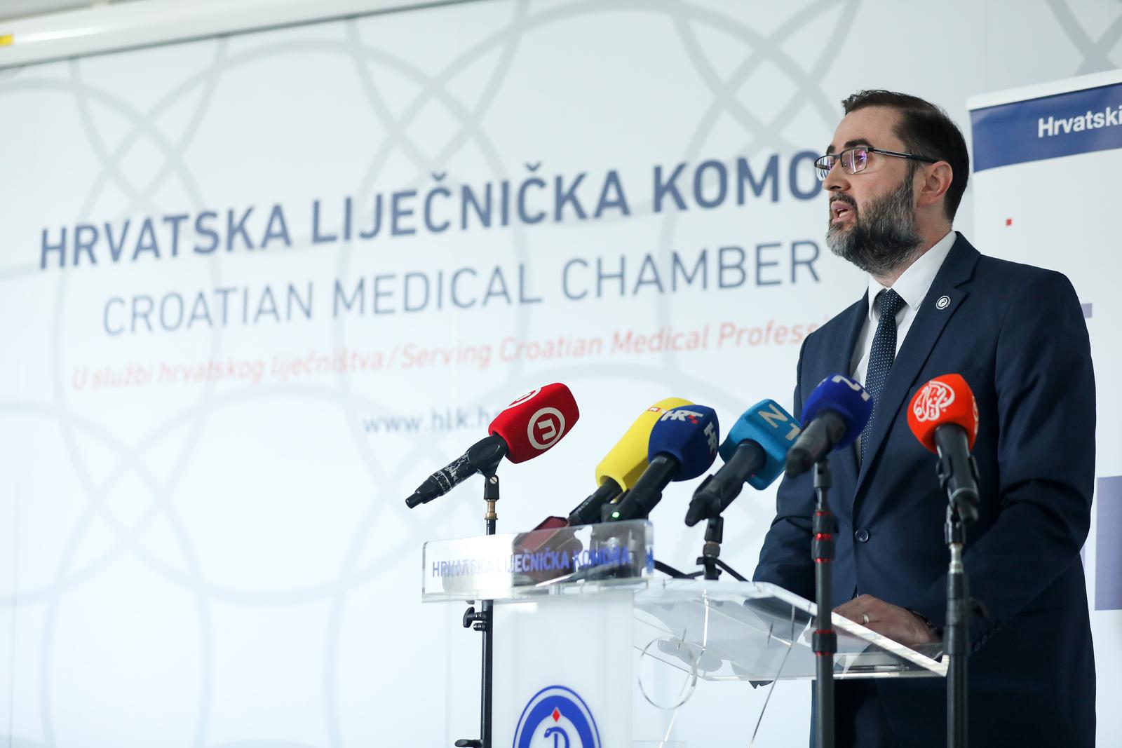 18.07.2022., Zagreb, Hrvatski lijecnicki sindikat i Hrvatska lijecnička komora - pressica o sustava koeficijenata za place, radnopravnog statusa lijecnika i posljedica za buducnost hrvatskog javnog zdravstvenog sustava. Govorili su mr.sc. Renata Culinovic-Caic, predsjednica HLS-a i doc.dr.sc. Kresimir Luetic, predsjednik HLK-a, Vesna Potocki Rukavina i primarijus Boris Ujevic Photo: Emica Elvedji/PIXSELL