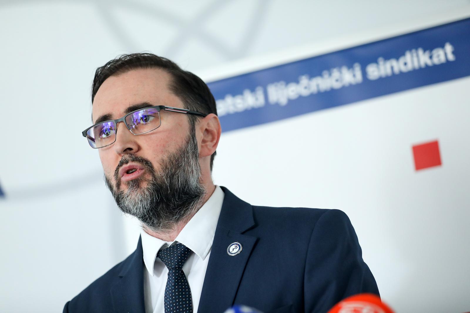 18.07.2022., Zagreb, Hrvatski lijecnicki sindikat i Hrvatska lijecnička komora - pressica o sustava koeficijenata za place, radnopravnog statusa lijecnika i posljedica za buducnost hrvatskog javnog zdravstvenog sustava. Govorili su mr.sc. Renata Culinovic-Caic, predsjednica HLS-a i doc.dr.sc. Kresimir Luetic, predsjednik HLK-a, Vesna Potocki Rukavina i primarijus Boris Ujevic Photo: Emica Elvedji/PIXSELL