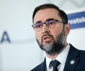 18.07.2022., Zagreb, Hrvatski lijecnicki sindikat i Hrvatska lijecnička komora - pressica o sustava koeficijenata za place, radnopravnog statusa lijecnika i posljedica za buducnost hrvatskog javnog zdravstvenog sustava. Govorili su mr.sc. Renata Culinovic-Caic, predsjednica HLS-a i doc.dr.sc. Kresimir Luetic, predsjednik HLK-a, Vesna Potocki Rukavina i primarijus Boris Ujevic Photo: Emica Elvedji/PIXSELL