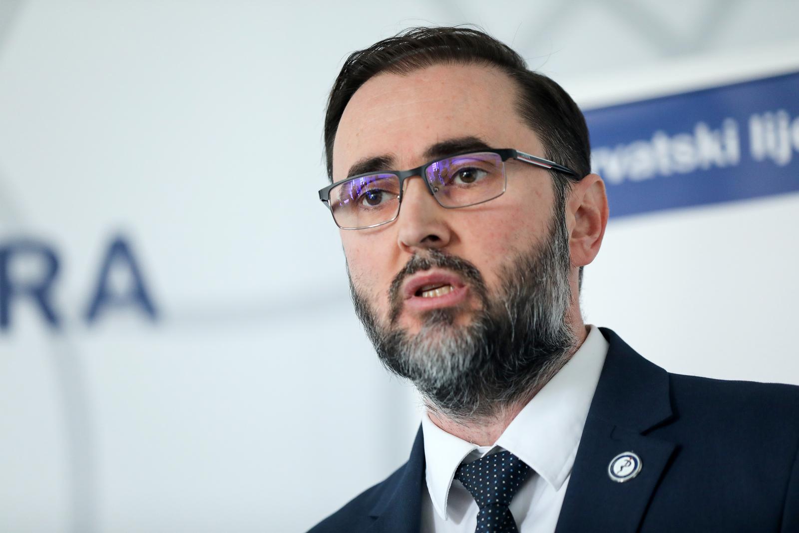 18.07.2022., Zagreb, Hrvatski lijecnicki sindikat i Hrvatska lijecnička komora - pressica o sustava koeficijenata za place, radnopravnog statusa lijecnika i posljedica za buducnost hrvatskog javnog zdravstvenog sustava. Govorili su mr.sc. Renata Culinovic-Caic, predsjednica HLS-a i doc.dr.sc. Kresimir Luetic, predsjednik HLK-a, Vesna Potocki Rukavina i primarijus Boris Ujevic Photo: Emica Elvedji/PIXSELL