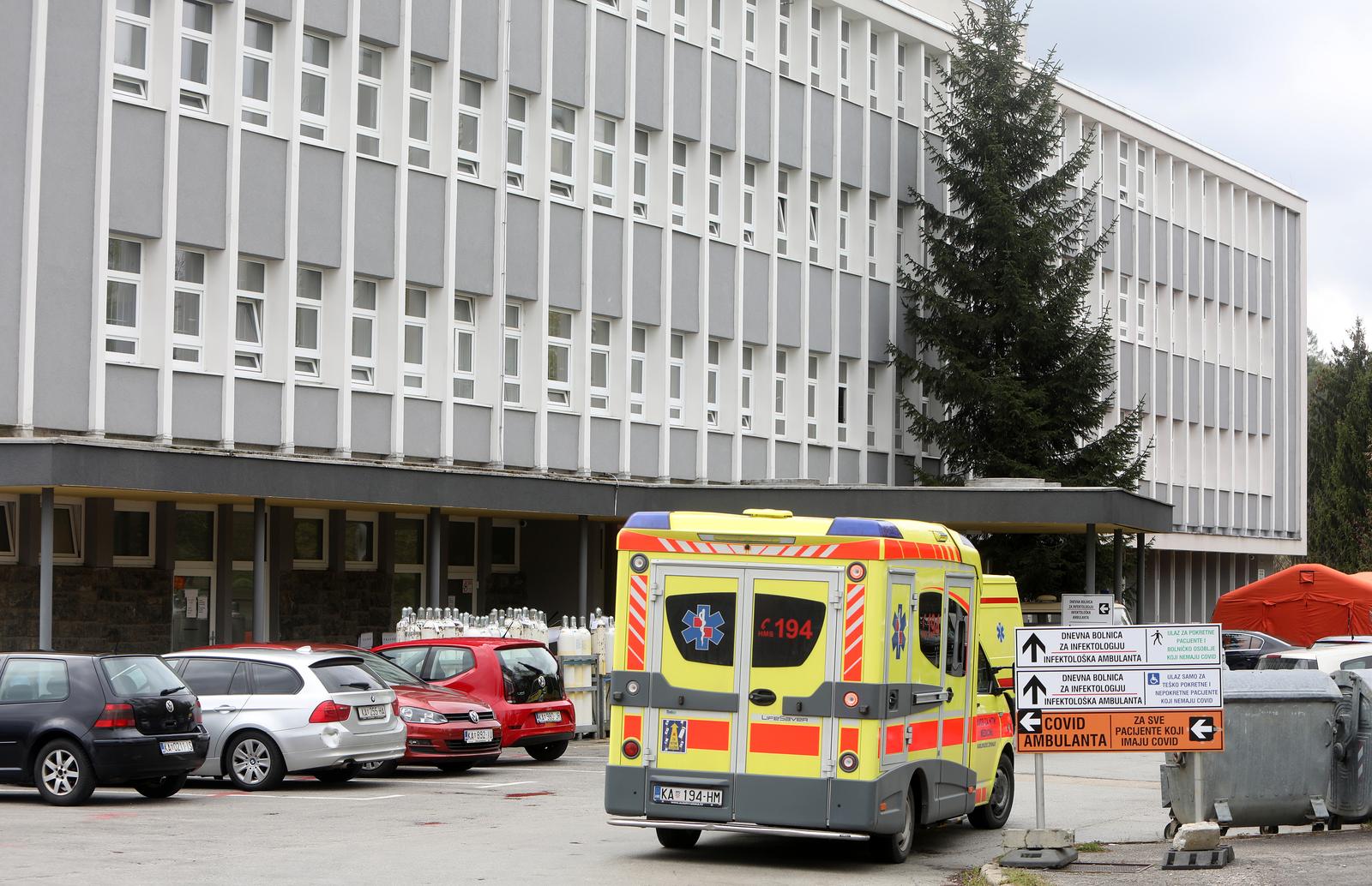 19.04.2021.,  Karlovac - Zbog reduciranja hladnog pogona u  Opcu bolnicu Karlovac od danas se primaju hitni slucajevi i onkoloski bolesnici. Covid odjel Opce bolnice vec tjednima je prenapucen pacijentima koji svakodnevno u velikom broju pristizu.rPhoto: Kristina Stedul Fabac/PIXSELL