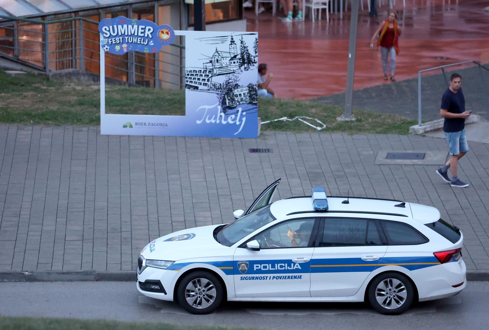 19.08.2022., Tuheljske toplice - Vatrogasci u Tuheljskim toplicama na intervenciji gdje su posjetitelji evakuirani, a 11 osoba je hospitalizirano u Zaboku. Photo: Luka Stanzl/PIXSELL