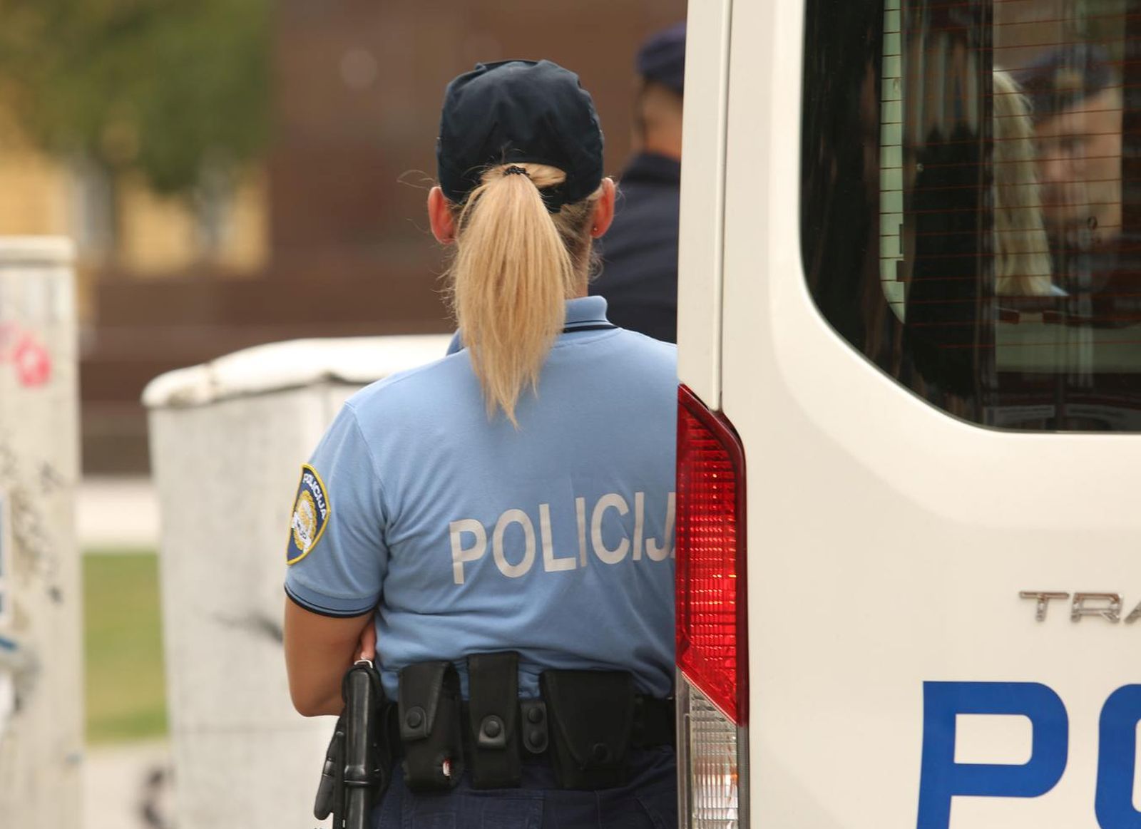 20.08.2022., Zagreb - Policijska marica i automobil su se parkirali na Trgu kralja Tomislava.  Photo: Antonio Jakus/PIXSELL
