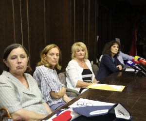 22.08.2022., Rijeka - Konferencija za medije, o recentnim dogadjajima i stanju na Klinici za onkologijui radioterapiju, tri djelatnice KBC-a Rijeka koje su dobile otkaz ugovora o radu.  Bivsa predstojnica klinike za onkologiju Ingrid Belac Lovasic, bivsa  glavna sestra Vlasta Predovan i medicinska sestra Dinka Milinkovic. Uz njih na konferenciji sindikalistica Radmila Cahut.

 Photo: Goran Kovacic/PIXSELL