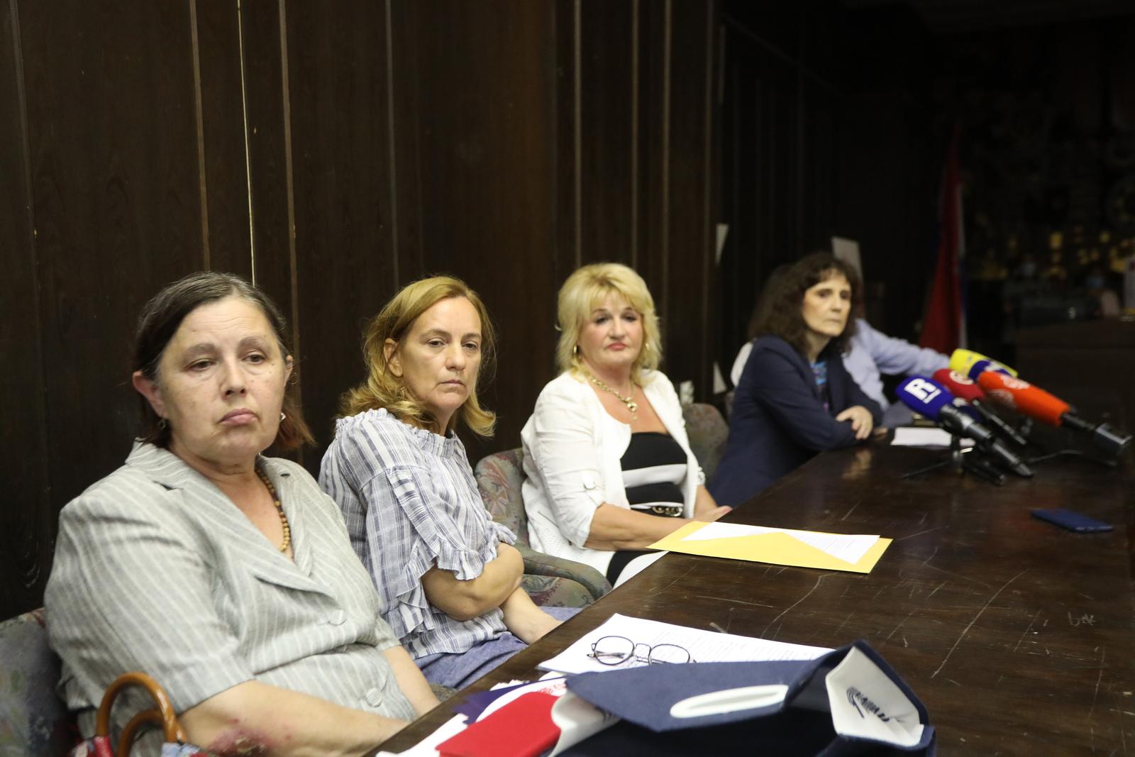22.08.2022., Rijeka - Konferencija za medije, o recentnim dogadjajima i stanju na Klinici za onkologijui radioterapiju, tri djelatnice KBC-a Rijeka koje su dobile otkaz ugovora o radu.  Bivsa predstojnica klinike za onkologiju Ingrid Belac Lovasic, bivsa  glavna sestra Vlasta Predovan i medicinska sestra Dinka Milinkovic. Uz njih na konferenciji sindikalistica Radmila Cahut.

 Photo: Goran Kovacic/PIXSELL