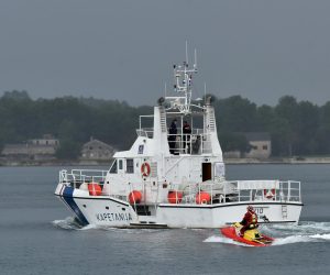 22.11.2019., Pula - Spasavanje trajekta Kornati  zavrsna je akcija na velikoj nacionalnoj pokaznoj vjezbi suzbijanja oneciscenja mora i gasenja pozara na moru NAMIRG Pula 2019. U akciji su sudjelovali predstavnici Vatrogasne zajednice Istarske zupanije sa svojim projektnim partnerima, Gasilskom brigadom iz Kopra, te Comando Regionale Vigili del Fuoco Friuli Venezia Giulia. Medjuresorna vjezba realizirana je u sklopu EU projekta 'North Adriatic Maritime Incident Response Group' s ciljem provjere spremnosti za intervencije kod iznenadnih oneciscenja.r"nPhoto: Dusko Marusic/PIXSELL