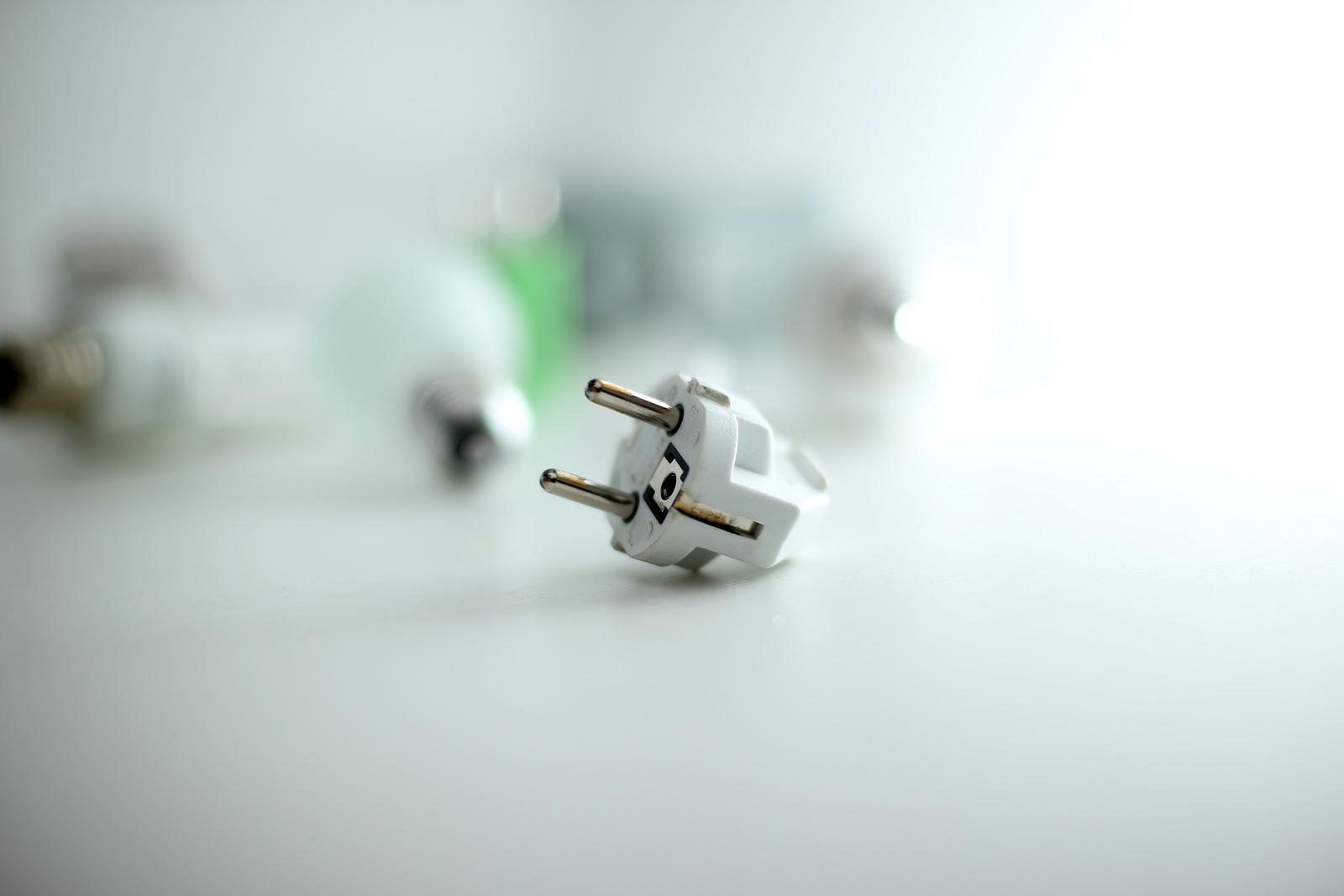 22.06.2013., , Zagreb - Ilustracija za elektricnu struju i potrosnju. Prije samog ulaska u Europsku uniju Hrvatska elektroprivreda - HEP, dobila je konkuenciju a rijec je o slovenskoj tvrtki GEN-I koja obecaje i do 30 posto jeftiniju struju te tvrtka RWE Energija koja upravo priprema izlazak na siroko trziste pa gradjani uskoro mogu ocekivati informacije o konkretnim ponudama za kupce. r"nPhoto: Sanjin Strukic/PIXSELL