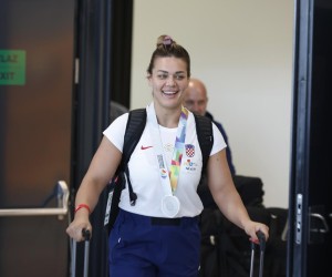 23.07.2022.,Zagreb - Najbolja hrvatska atleticarka Sandra Perkovic nakon sto je osvojila srebrnu medalju u bacanju diska na Svjetskom prvenstvu u americkom Eugeneu vratila se u Zagreb Photo: Jurica Galoic/PIXSELL