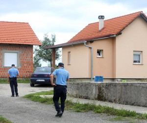 23.08.2022., Gospic - U ponedjeljak kasno poslijepodne u naselju Jasikovac 36-godisnji muskarac je nozem visestruko ranio suprugu (27) i njenog prijatelja (21). Photo: Kristina Stedul Fabac/PIXSELL