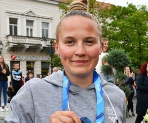 24.05.2021.,Slavonski Brod - Svecani docek brodske kanuistice Vanese Tot koja se kvalificirala na Olimpijske igre u Tokiju.rPhoto: Ivica Galovic/PIXSELL