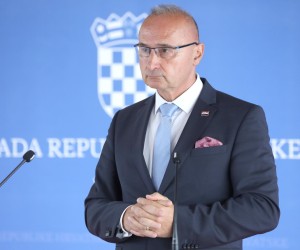 24.08.2022., Zagreb - Naklon sjednice VLade RH u Nacionalnoj i sveucilisnoj knjiznici, ministar vanjskih i europskih poslova Gordan Grlic Radman dao je izjavu medijima. Photo: Patrik Macek/PIXSELL