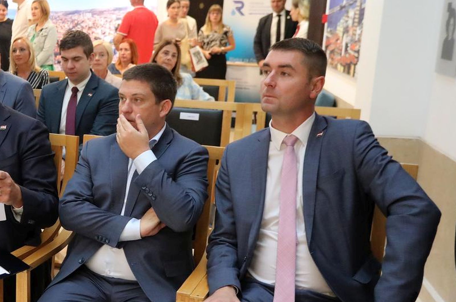 26.08.2022., Rijeka - Predsjednik Vlade RH Andrej Plenkovic u drustvu ministara Olega Butkovica i Davora Filipovica posjetio je Grad Rijeku gdje ga je primio gradonacelnik Marko Filipovic sa suradnicima. Nakon prijema uzvanici su nazocili potpisivanju ugovora za dvije nove grupe radova u sklopu projekta "Poboljsanje vodno-komunalne infrastrukture na podrucju aglomeracije Rijeka". Ugovor su potpisali direktor Vodovoda Andrej Marochini i direktor GP Krk Sanjin Puric
 Photo: Goran Kovacic/PIXSELL
