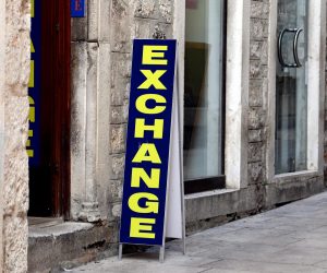 26.10.2021., Sibenik - Prelaskom na euro mjenjacnice bi mogle izgubiti razlog svog postojanja zbog prometa koji je 90 posto u eurima, ostale valute su zanemarive u odnosu prema euru osim mozda u turistickim mjestima u sezoni. Photo: Dusko Jaramaz/PIXSELL Photo: Dusko Jaramaz/PIXSELL