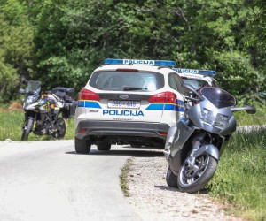 27.05.2022..,Rocko polje  - 
Na nerazvrstanoj cesti Lanisce - Rocko polje oko 10 h dogodila se prometna nesreca, u kojoj je smrtno stradao vozac motocikla iz Austrije. Cesta je za vrijeme ocevida bila zatvorena za promet .
 Photo: Srecko Niketic/PIXSELL