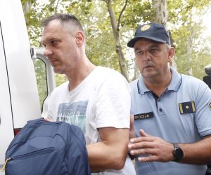 28.08.2022., Zagreb - Uhiceni u akciji policije i USKOK-a zbog sumnje u malverzacije s prirodnim plinom dolaze na Zupanijski sud. Damir Skugor, direktor Inina Sektora za trgovinu prirodnim plinom. Photo: Slavko Midzor/PIXSELL