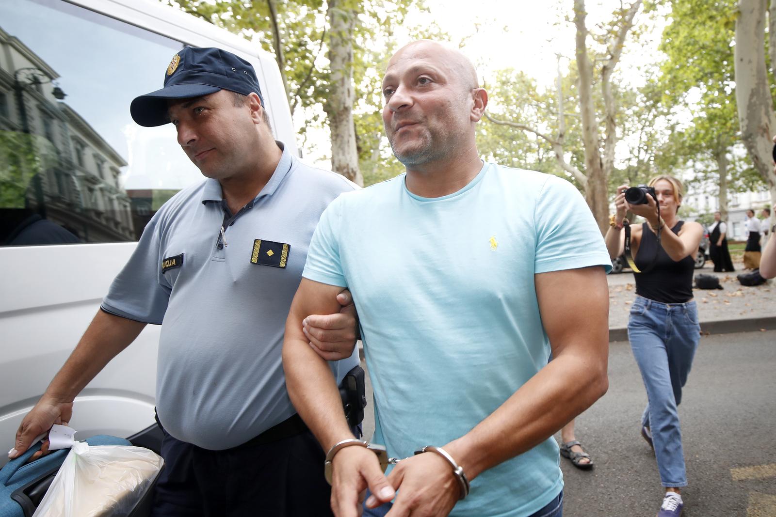 28.08.2022., Zagreb - Uhiceni u akciji policije i USKOK-a zbog sumnje u malverzacije s prirodnim plinom dolaze na Zupanijski sud. Vlasnik tvrtke OMS upravljanje, poduzetnik Goran Husic Photo: Slavko Midzor/PIXSELL