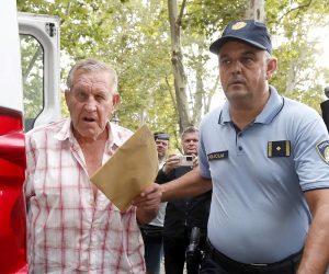 28.08.2022., Zagreb - Uhiceni u akciji policije i USKOK-a zbog sumnje u malverzacije s prirodnim plinom dolaze na Zupanijski sud. otac Josipa Skugora, Dane Skugor Photo: Slavko Midzor/PIXSELL