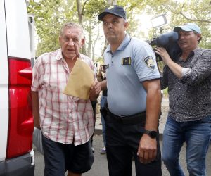 28.08.2022., Zagreb - Uhiceni u akciji policije i USKOK-a zbog sumnje u malverzacije s prirodnim plinom dolaze na Zupanijski sud. otac Josipa Skugora, Dane Skugor Photo: Slavko Midzor/PIXSELL