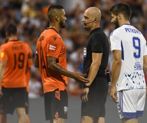 28.08.2022., stadion Subicevac, Sibenik - SuperSport HNL, 07. kolo, HNK Sibenik - GNK Dinamo. Juan Messa, sudac Dario Bel, Bruno Petkovic   Photo: Hrvoje Jelavic/PIXSELL