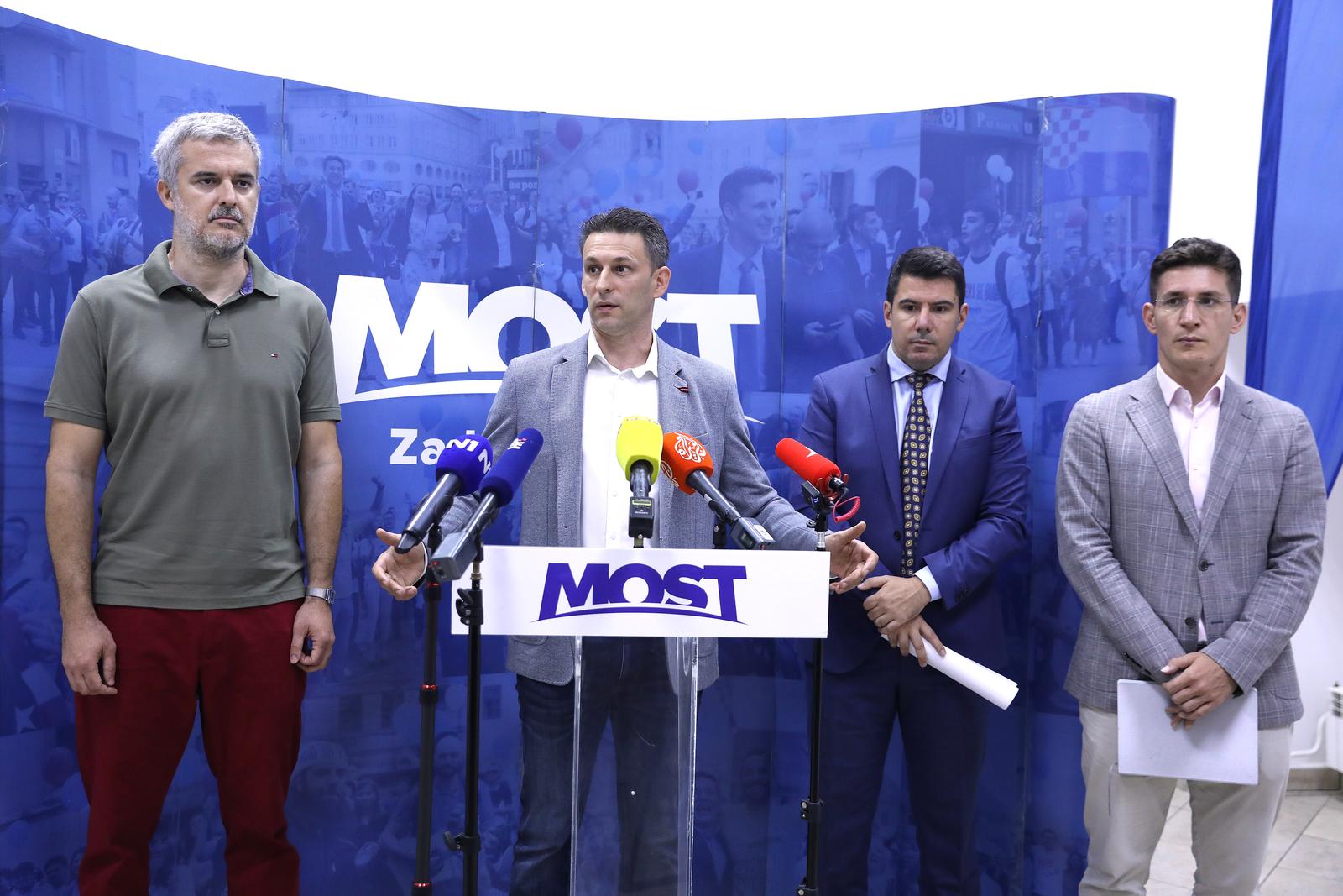 29.08.2022., Zagreb - Na konferenciji za medije Mosta odrzanoj u zagrebackom sjedistu stranke o malverzacijama u Ini govorili su Bozo Petrov, Nino Raspudic, Nikola Grmoja i Zvonimir Troskot.
 Photo: Patrik Macek/PIXSELL