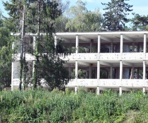 29.08.2022., Petrinja - Odrzano je je Javno predstavljanje projekta rekonstrukcije Srednje skole Petrinja. 
Republika Hrvatska kroz Projekt obnove nakon potresa i jacanje pripravnosti javnog zdravstva provodi projekt rekonstrukcije Srednje skole Petrinja. Rekonstrukcija se provodi iz zajma Svjetske banke. Lokacija nove Srednje skole Petrinja. Photo: Nikola Cutuk/PIXSELL