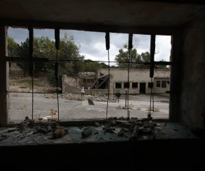 29.09.2019., Goli otok - Goli otok nalazi se u sjevernom dijelu Velebitkog kanala, izmedju otoka Raba, Prvica i Svetog Grgura .Goli otok u proslosti je sluzio za ispasu ovaca do 1. Svjetkog rata kada ga Austro-ugarska pretvara u logor za ruske zarobljenike. Nakon sukoba Josipa Broza Tita i iJosifa Visarionovica Staljina 1948. jugoslavenska vlast pretvara u logor za politicke zatvorenike. Do 1956. g. logor je spadao pod federalnu vlast, a zatim prelazi u nadleznost SR Hrvatske i u logor uz politicke zatvorenike smijestaju i zatvorenike koji su pocinili teske kriminalne radnje, ubojstva, kradje. Logor je prestao s radom 1988., a potpuno je napusten 1989. god. Goli otok sad posjecuju samo radoznali turisti i poneko izaslanstvo koje komemorirar stradale politicke zatvorenike. rPhoto: Boris Scitar/Vecernji list/PIXSELL