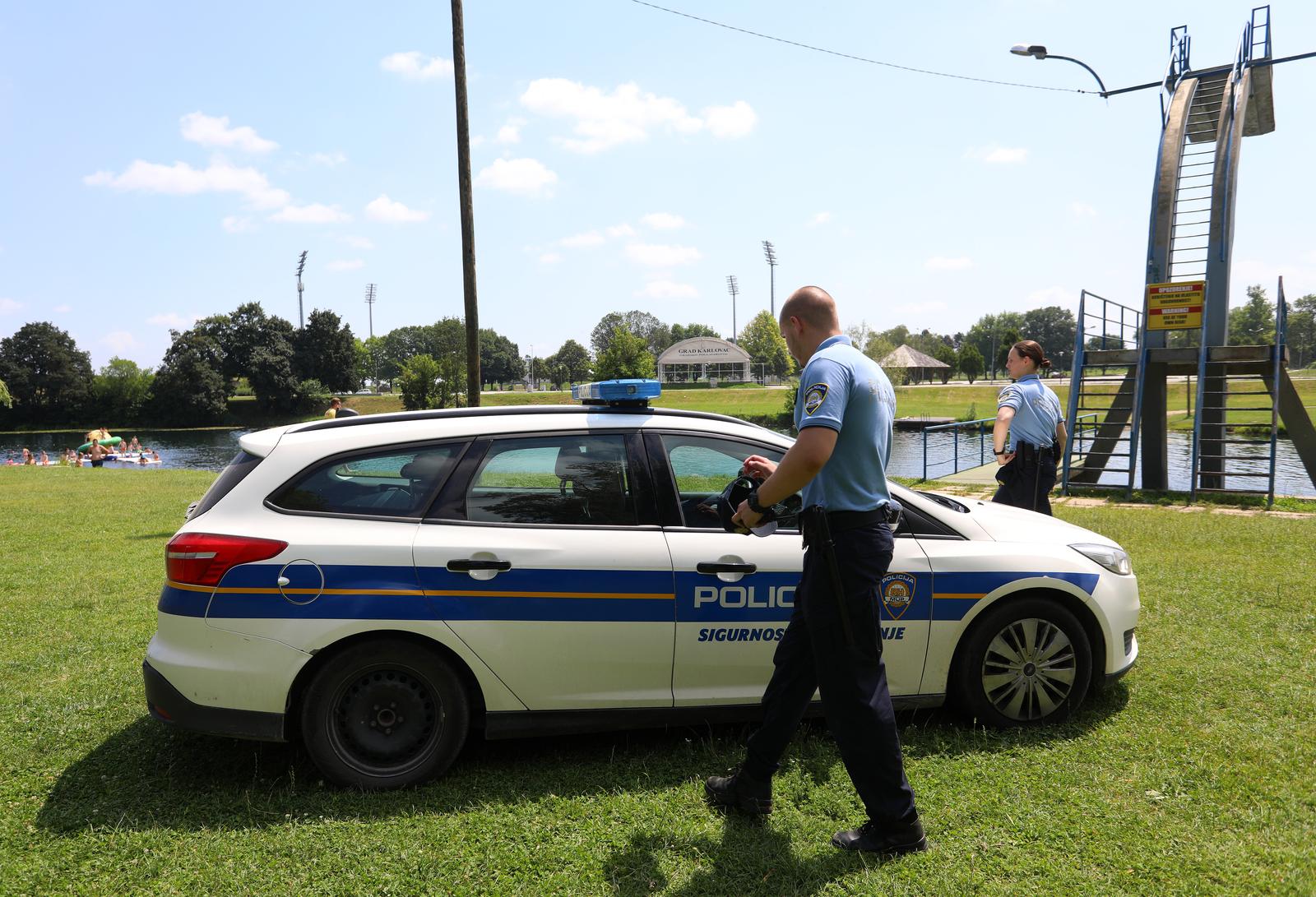 30.06.2022., Karlovac - U ranim prijepodnevnim satima u rijeci Korani na Foginovom kupalistu utopila se zenska osoba.  Photo: Kristina Stedul Fabac/PIXSELL