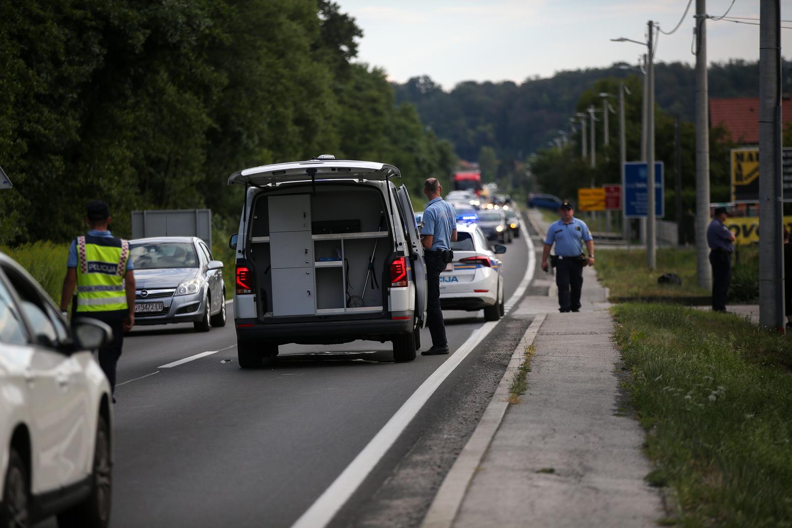 31.07.2022., Kalinovica - Vozac motocikla poginuo je u prometnoj nesreci koja se dogodila na drzavnoj cesti D1 kod Kalinovice.  Photo: Zeljko Hladika/PIXSELL