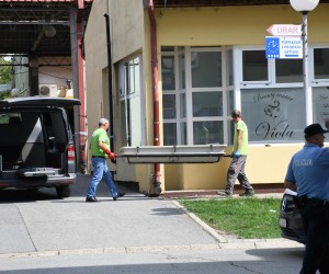 31.08.2022., Novska - Jutros je muskarac ubio zenu u Novskoj. Radi se o muskarcu (54) koji je ubio svoju suprugu (39) u jednom butiku Perla i potom je pobjegao s mjesta nesrece,ali je kasnije pocinio samoubojstvo. Policijski ocevid je bio u tijeku
 Photo: Damir Spehar/PIXSELL
