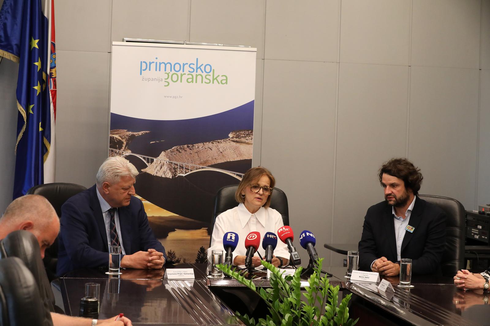 31.08.2022., Rijeka - Na konferenciji za novinare u sjedistu zupanije primorsko goranske predstavljen je kurikulum gradjanskog odgoja i obrazovanja u srednjoj skoli "Skola i zajednica" (SIZ),  koji se uvodi u vise skola u PGZ. O kurikulumu su govorili: zupan Zlatko Komadina, rektorica Snjezana Prijic Samarzija, ravnatelj Instituta za drustvena istrazivanja u Zagrebu Boris Jokic i procelnica za odgoj i obrazovanje Edita Stilin.
Photo: Goran Kovacic Photo: Goran Kovacic/PIXSELL