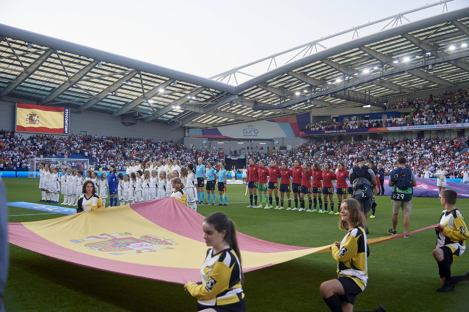 England v Spain: Quarter Final - UEFA Women s EURO 2022 Both teams prior the UEFA Women s Euro England 2022 Quarter Final match between England and Spain at Brighton & Hove Community Stadium on July 20, 2022 in Brighton, United Kingdom. Brighton England PUBLICATIONxNOTxINxFRA Copyright: xJosexBretonx originalFilename:breton-englandv220720_npNgw.jpg