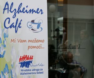 Zagreb, 21.9.2013. - Obiljeavanje Svjetskog dana Alzheimerove bolesti. U kavani Dubrovnik na Trgu bana Jelaèiæa Danas od 11 do 13 sati po prvi put je organiziran Alzheimer Cafe.
foto FaH/ Lana SLIVAR DOMINIÆ/ lsd