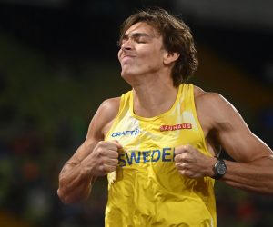 epa10131120 Armand Duplantis of Sweden reacts during the men's pole vault event at the European Championships Munich 2022, Munich, Germany, 20 August 2022. The championships will feature nine Olympic sports, Athletics, Beach Volleyball, Canoe Sprint, Cycling, Artistic Gymnastics, Rowing, Sport Climbing, Table Tennis and Triathlon.  EPA/CHRISTIAN BRUNA
