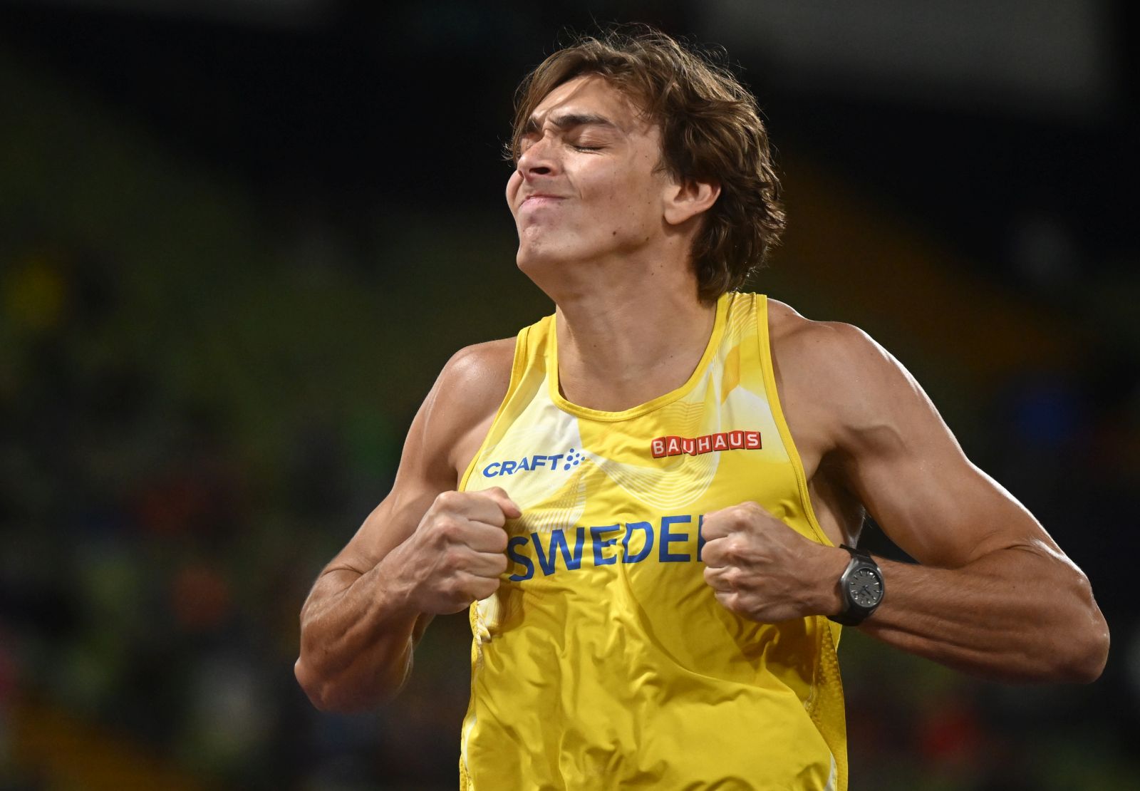 epa10131120 Armand Duplantis of Sweden reacts during the men's pole vault event at the European Championships Munich 2022, Munich, Germany, 20 August 2022. The championships will feature nine Olympic sports, Athletics, Beach Volleyball, Canoe Sprint, Cycling, Artistic Gymnastics, Rowing, Sport Climbing, Table Tennis and Triathlon.  EPA/CHRISTIAN BRUNA