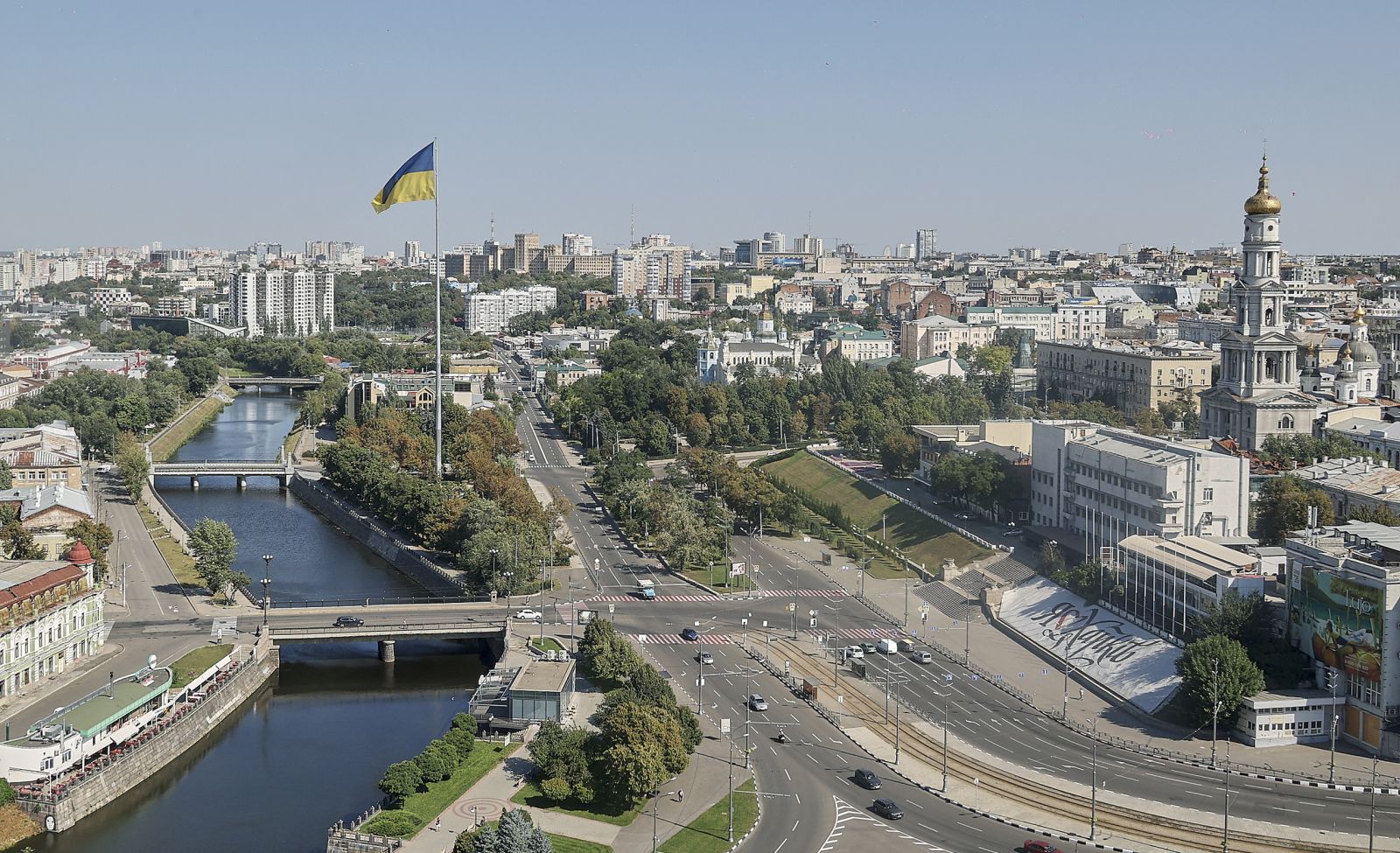 epa10134611 A Ukrainian flag flies above the city of Kharkiv, Ukraine, 23 August 2022. Ukraine marks National Flag Day one day prior to Independence Day, which is celebrated on 24 August. Kharkiv and surrounding areas have been the target of heavy shelling since February 2022, when Russian troops entered Ukraine starting a conflict that has provoked destruction and a humanitarian crisis.  EPA/SERGEY KOZLOV