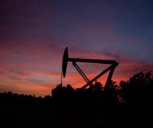 epa10138060 An oil extraction beam in Lake Maracaibo, in Maracaibo, Venezuela, 17 August 2022 (Issued 25 August 2022). Venezuela's oil production, which fell 28 percent since December 2021 after a fleeting increase in the last months of 2021, is increasingly moving away from the goal set by the Venezuelan President of pumping two million barrels per day (bpd) at the end of the year, for which it requires a rise of 218 percent, compared to 629,000 bpd in July.  EPA/HENRY CHIRINOS
