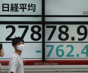 epa10144765 Pedestrians walk past a display showing closing information of the Nikkei Stock Average in Tokyo, Japan, 29 August 2022. The Tokyo stock benchmark plunged 762.42 points, or 2.66 percent, to close at 27,878.96 after the Wall Street fell more than 1,000 points on last weekend.  EPA/KIMIMASA MAYAMA
