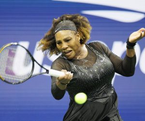 epa10146406 Serena Williams of the United States returns the ball against Danka Kovinic of Montenegro in their first round match, during the US Open Tennis Championships, at the USTA National Tennis Center, in Flushing Meadows, New York, USA, 29 August 2022. The US Open runs from 29 August through 11 September.  EPA/CJ GUNTHER