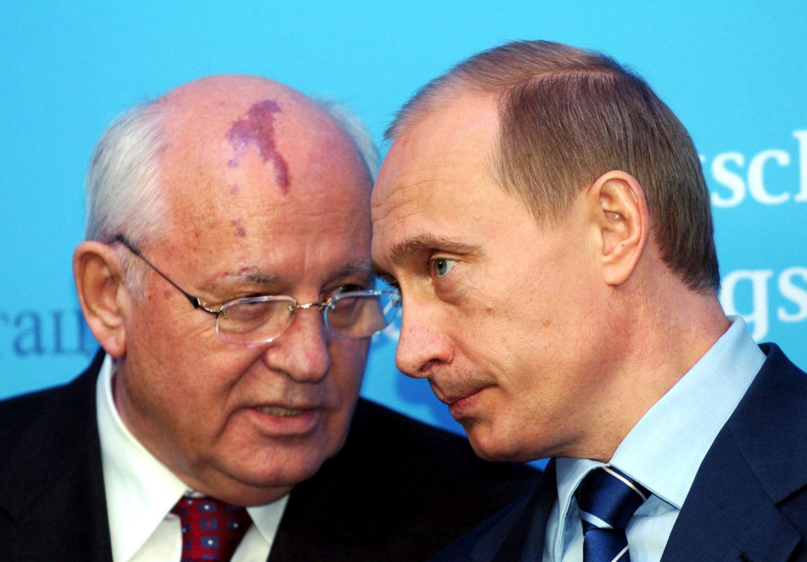 epa10148348 (FILE) - Russian President Vladimir Putin (R) and former Soviet leader Mikhail Gorbachev (L) talk during a press conference at Gottorf palace in the northern village of Schleswig, Germany, 21 December 2004 (reissued 30 August 2022). According to a Moscow Central Clinical Hospital statement, former Soviet president Mikhail Gorbachev has died at the age of 91. As a supporter of the de-Stalinization programs of his predecessor Nikita Khrushchev, Gorbachev initiated numerous reforms during his tenure. He signed a nuclear arms treaty with the United States and withdrew the Soviet Union from the Soviet-Afghan war. His policies created freedom of speech and press, and decentralized fiscal policy planning and execution to increase efficiency. Gorbachev was the last leader of the Soviet Union, overseeing Russia’s transition from one party rule to fragile democracy.  EPA/CARSTEN REHDER  GERMANY OUT *** Local Caption *** 00333446