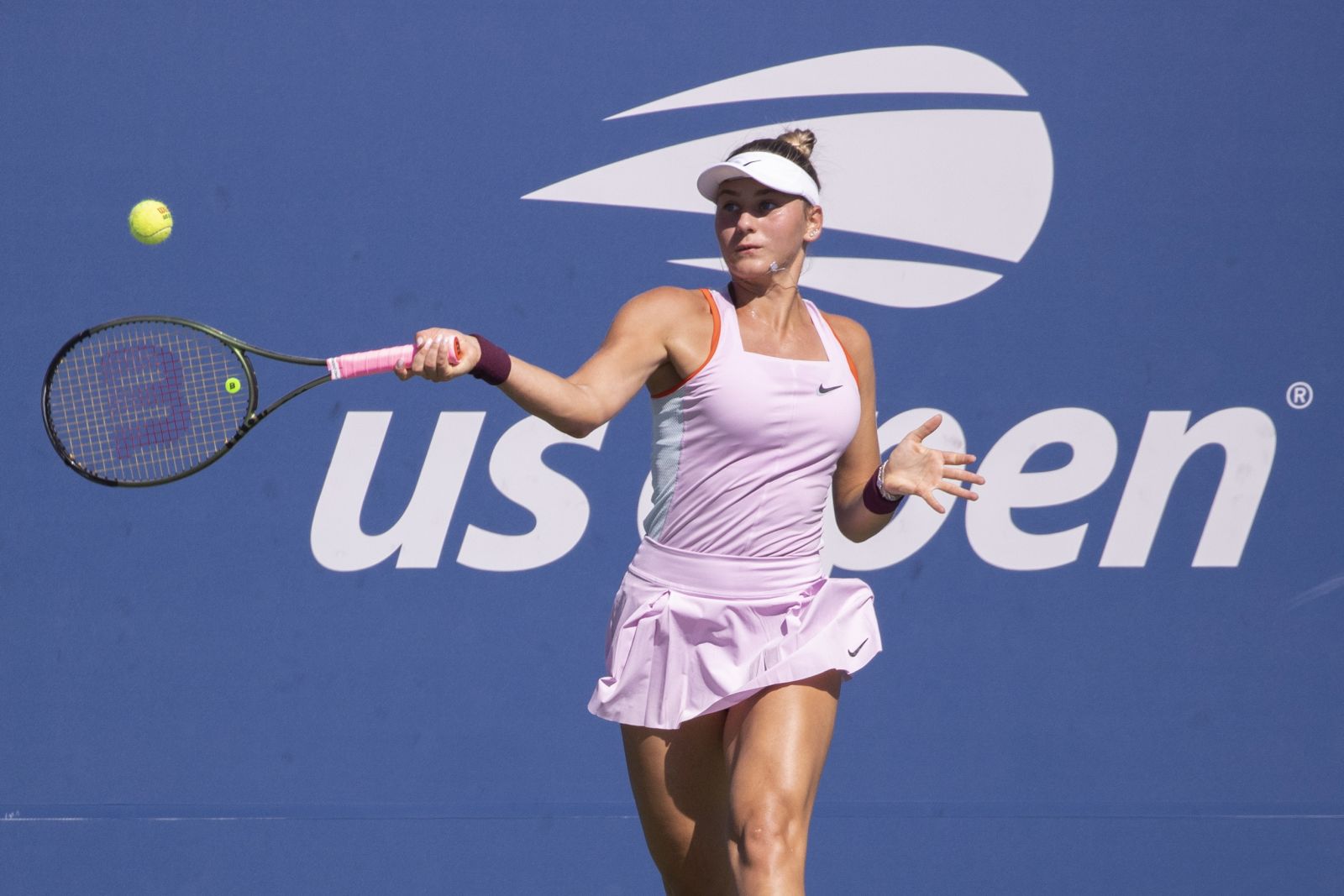 epa10152846 Marta Kostyuk of Ukraine hits a return to Victoria Azarenka of Belarus during the US Open Tennis Championships at the USTA National Tennis Center in the Flushing Meadows, New York, USA, 01 September 2022. The US Open runs from 29 August through 11 September.  EPA/SARAH YENESEL