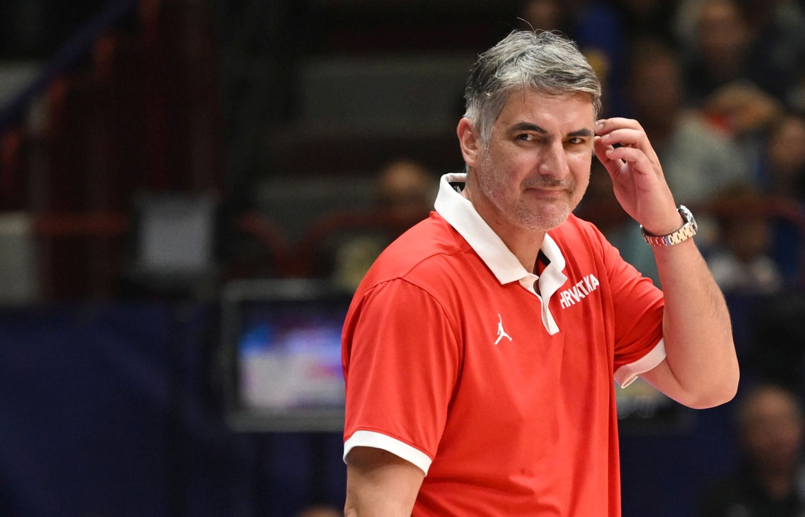 epa10155064 Croatia’s head coach Damir Mulaomerovic reacts during the FIBA EuroBasket 2022 group C stage match between Croatia and Greece at Assago Forum, near Milan, Italy, 02 September 2022.  EPA/Daniel Dal Zennaro