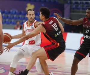 epa10156892 Montenegro's player Vladimir Mihailovic  (L) in action against Belgium's Ismael Bako (R) during the Eurobasket 2022 group A game between Belgium and Montenegro in Tbilisi, Georgia, 03 September 2022.  EPA/ZURAB KURTSIKIDZE