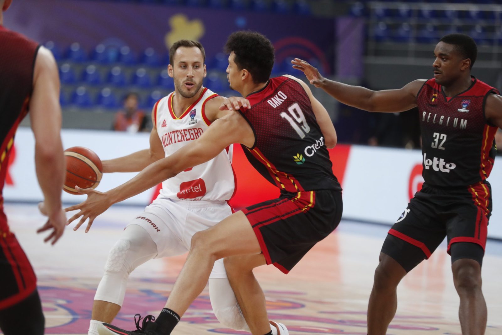 epa10156892 Montenegro's player Vladimir Mihailovic  (L) in action against Belgium's Ismael Bako (R) during the Eurobasket 2022 group A game between Belgium and Montenegro in Tbilisi, Georgia, 03 September 2022.  EPA/ZURAB KURTSIKIDZE